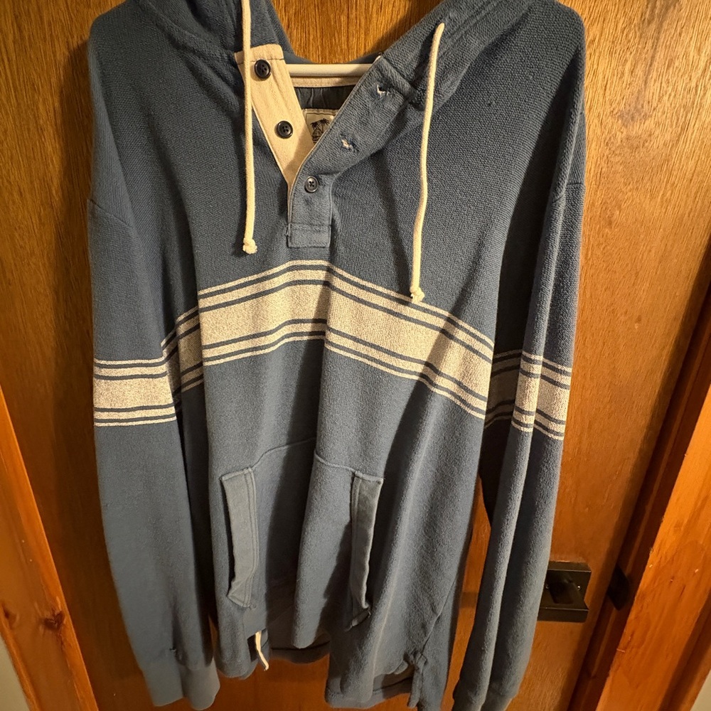 American Eagle Outfitters Blue and Cream Men's Sweater